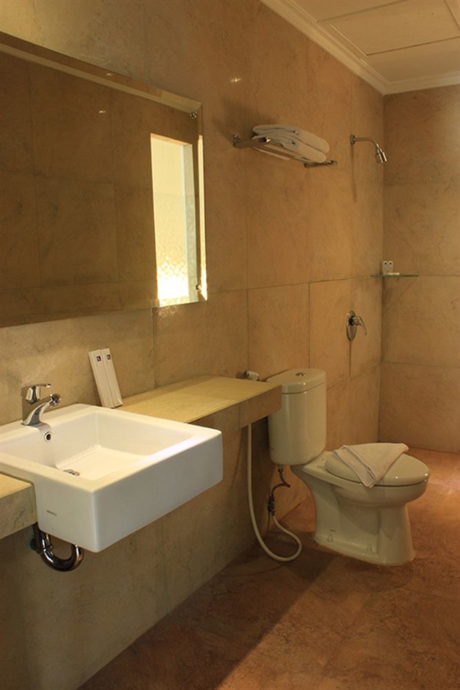 Laxston Hotel Yogyakarta Exterior foto